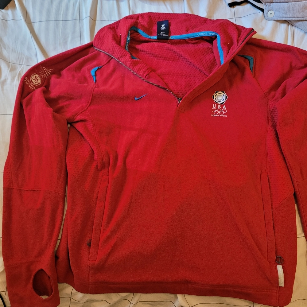 Vintage Nike(2006) USA Olympic Team Issued Red Pullover Offical Embroidery.